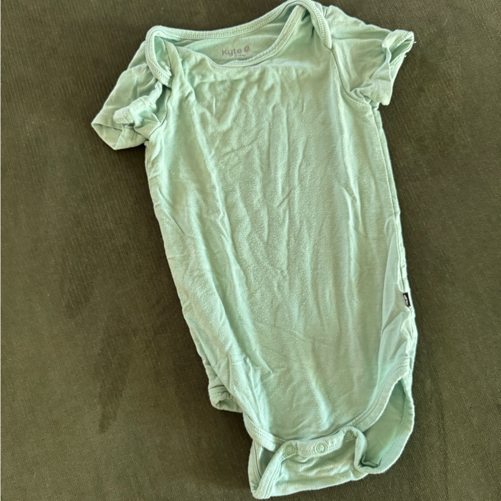 Kyte Baby Solid Onesie 18-24 Months